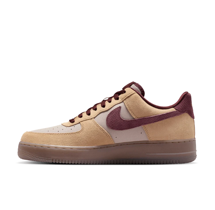 Nike Low-Top Sneakers – Tan & Burgundy