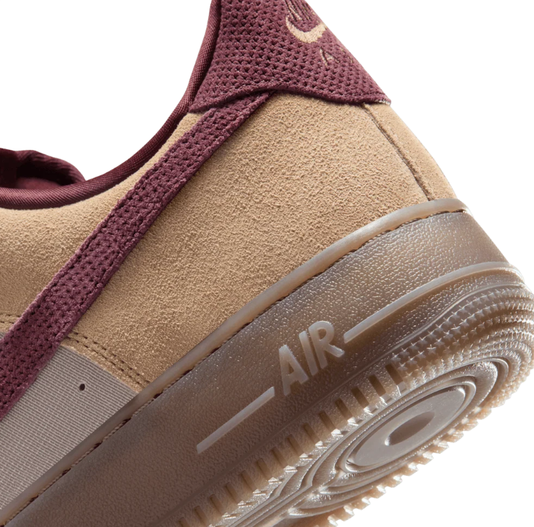 Nike Low-Top Sneakers – Tan & Burgundy