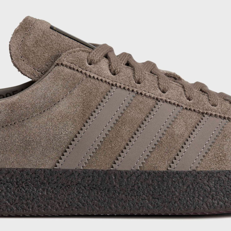 adidas Low-Top Sneakers – Taupe & Black Textured Detail