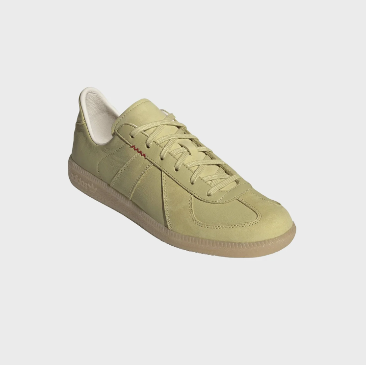 adidas Low-Top Sneakers – Pale Olive & Gum
