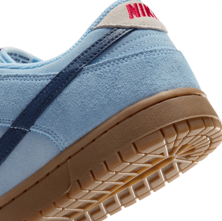 Nike Low-Top Sneakers – Light Blue, Navy & Gum